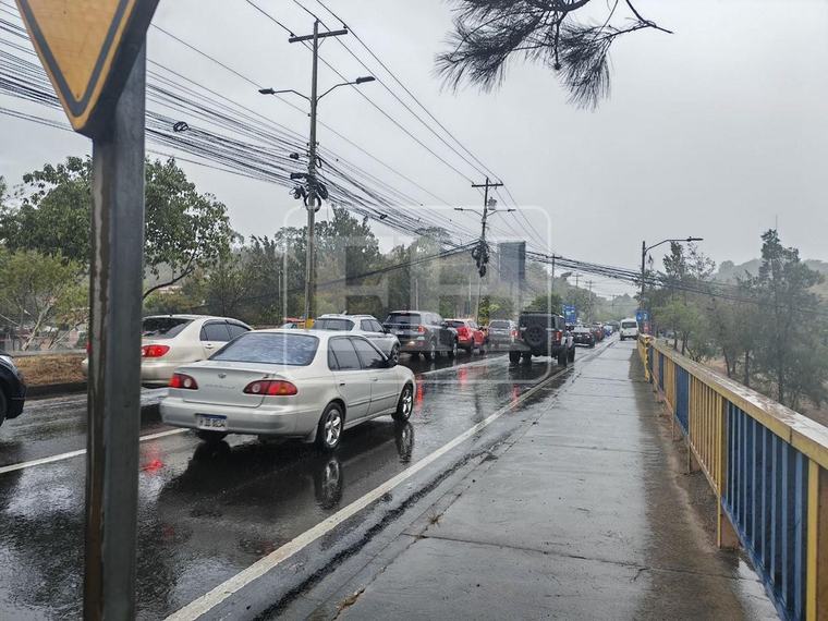 Inicio de semana fresco: Llueve sobre la capital este lunes