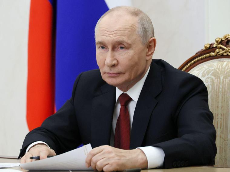 Putin ordena suspender por tres días los ataques a Kiev tras llegada de emisarios de EE UU