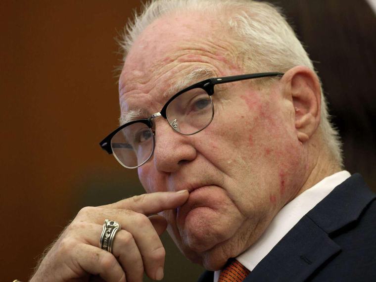 El abogado de Clancy dice que un miembro del jurado "robó" el juicio