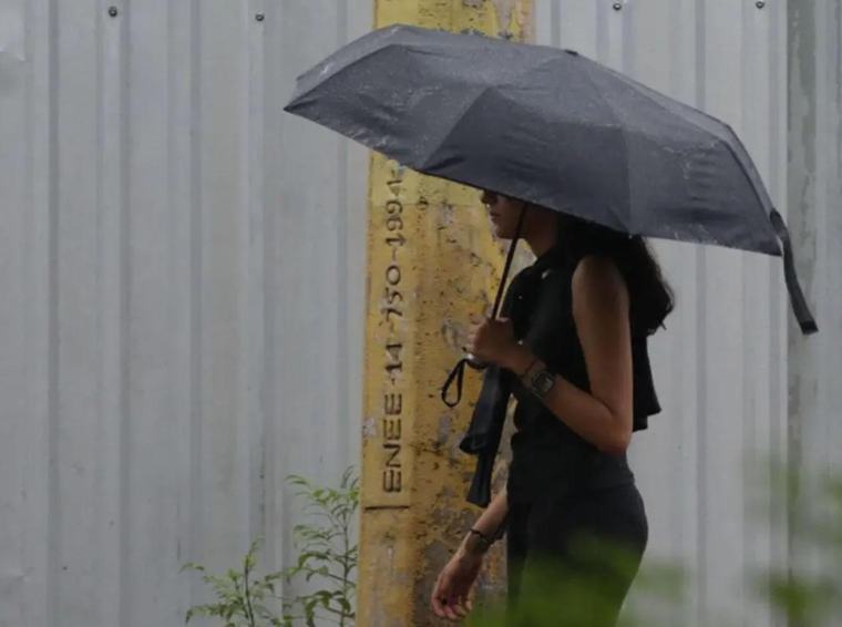 Onda tropical y brisa del Pacífico dejarán lluvias y tormentas eléctricas este jueves en Honduras