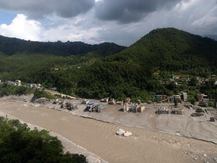 Riada en Nepal: más de 500 muertos, 2, 500 desaparecidos y China retoma labores de rescate