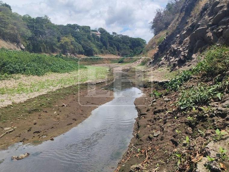 Como un "hilo de agua": así está este 7 de septiembre el río Guacerique que agoniza por la sequía