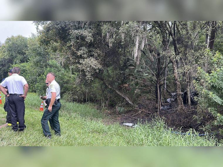Mueren dos personas al estrellarse una avioneta en Tampa, Florida