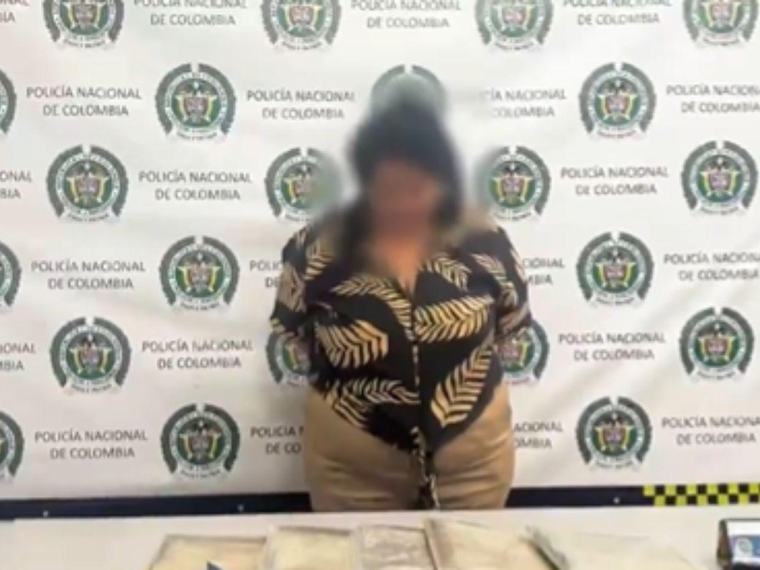 Detienen a dos colombianas que intentaban llevar a Madrid droga oculta en fajas de látex