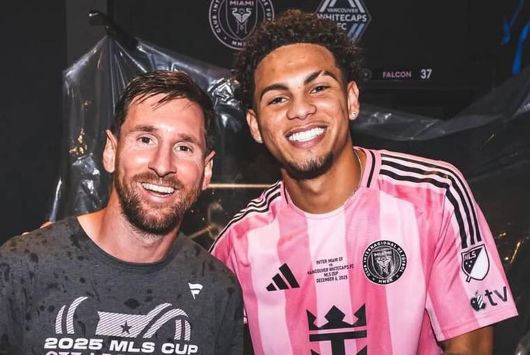 Messi se despide de David Ruiz con un detalle especial que lo hizo llorar