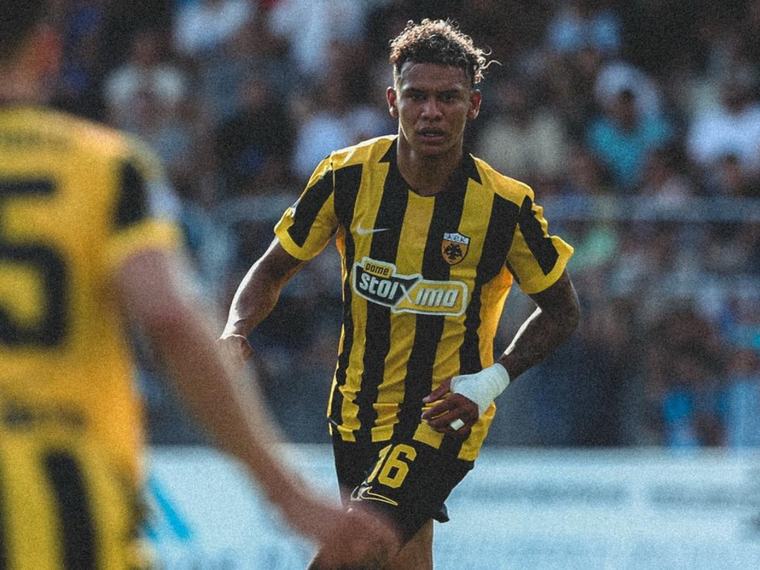 Kervin Arriaga suma minutos en la paliza de AEK de Atenas por la SuperLiga