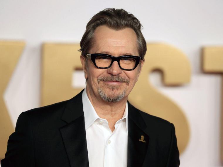 Gary Oldman asegura que ya eligieron al nuevo James Bond