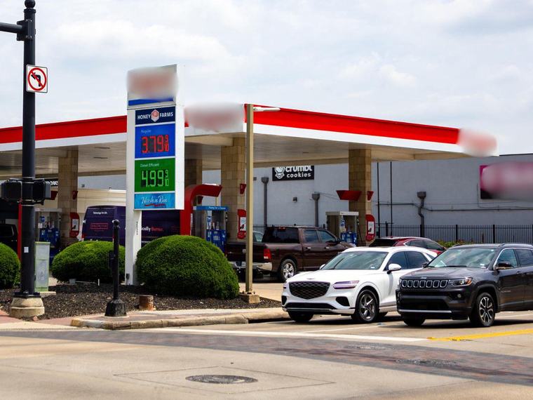 Gasolina registra precios históricos en EE UU durante la festividad del fin del verano