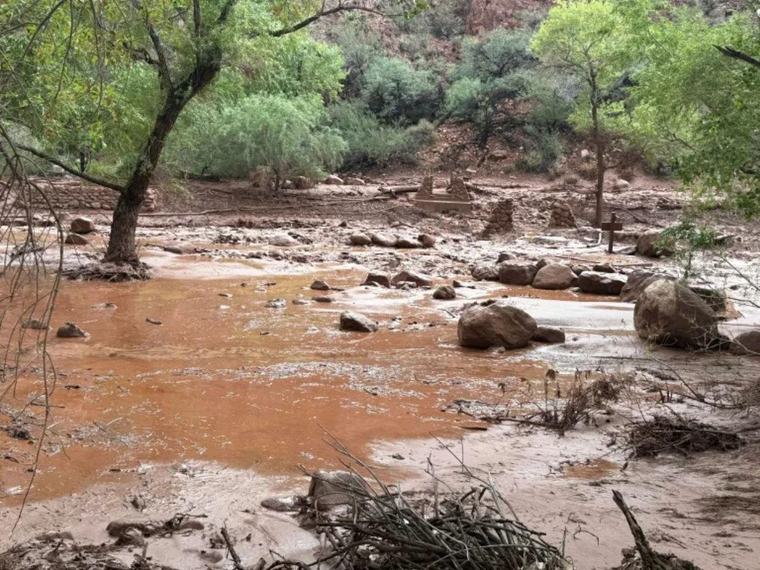Un muerto y unos 15 desaparecidos tras inundación en el Gran Cañón en Arizona