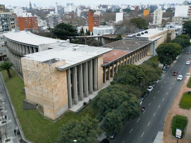 Universidad uruguaya suspende las clases tras un intento de femicidio