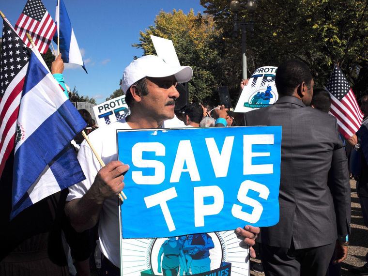 Honduras pide a EE UU tiempo para que 55,000 migrantes preparen su retorno tras fin del TPS