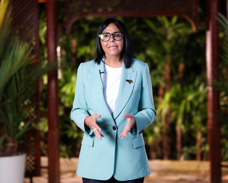 Delcy Rodríguez dice que la Venezuela petrolera ayudará a equilibrar la economía mundial