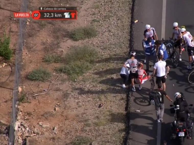 Ciclista esloveno abandona la Vuelta a España tras caída y será operado