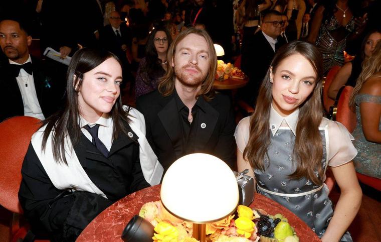 ¡Hermoso! Billie Eilish ofició la boda de su hermano Finneas