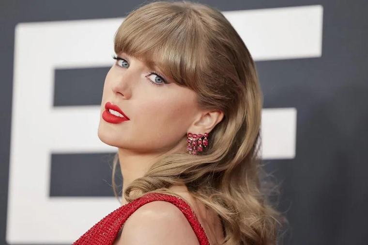 Taylor Swift dona 50 mil dólares para ayudar a mujer que fue atropellada