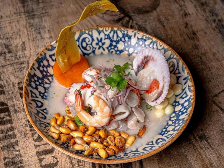 Peruanos indignados con escritor Martín Caparrós por decir que su gastronomía "son pescados fríos"