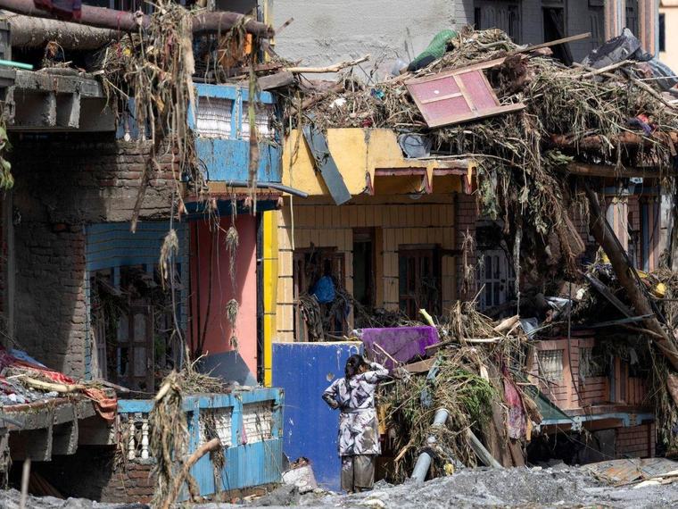 Nepal, entre la devastación, el rescate y la búsqueda de sobrevivientes tras riada