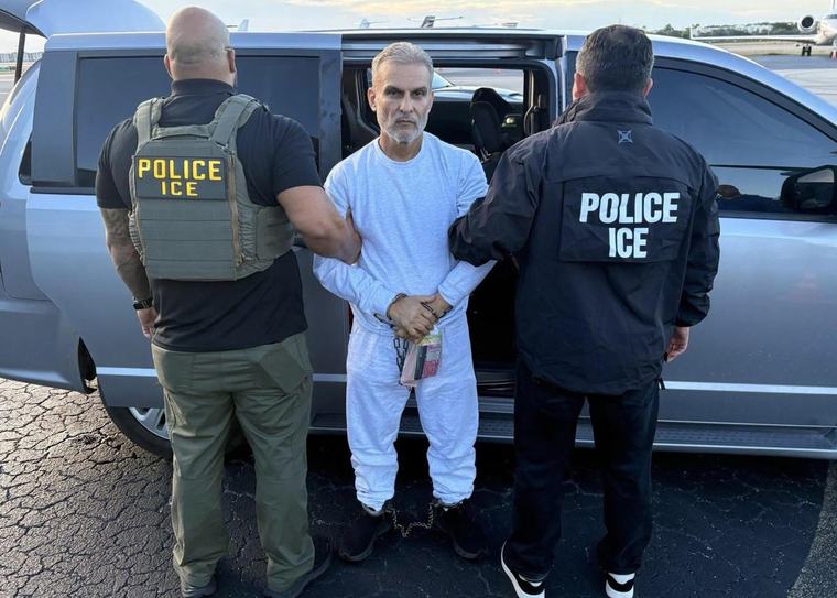 Llega a Ecuador exministro deportado por EE UU e investigado por crimen de Fernando Villavicencio